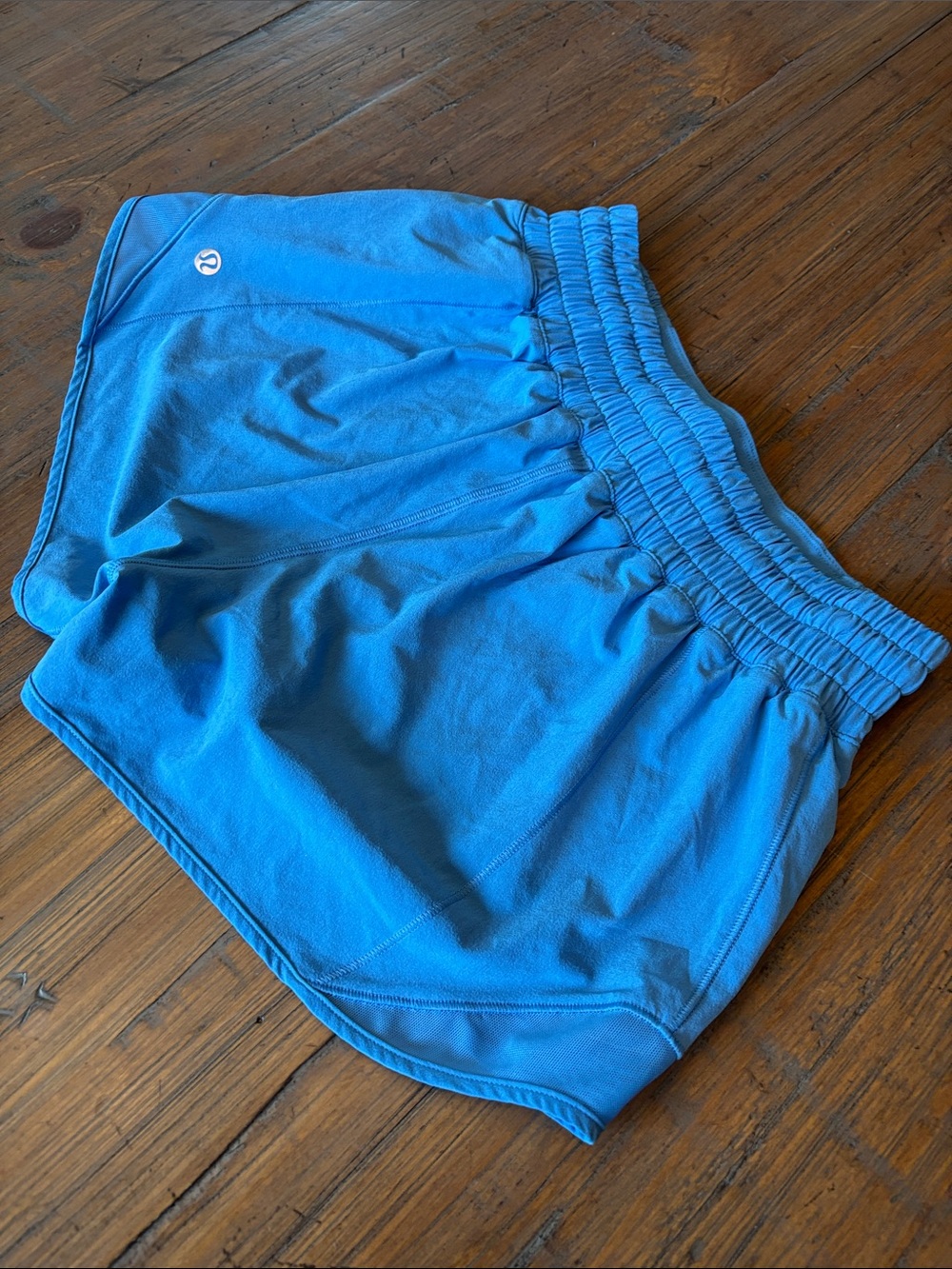 Lululemon size 4 high rise Cornflower Blue 2.5” inseam Hotty Hot shorts - Picture 7 of 16